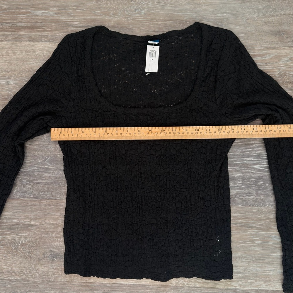 Old Navy Textured Lace Scoop Neck Top - Picture 6 of 13